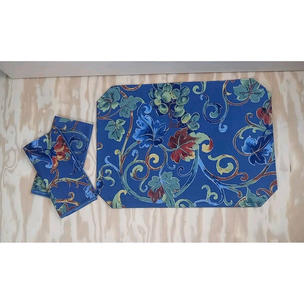 Lot Of 2 Vintage Blue Garden Placemats & 2 Cloth Napkins Grape Vine & Leaf